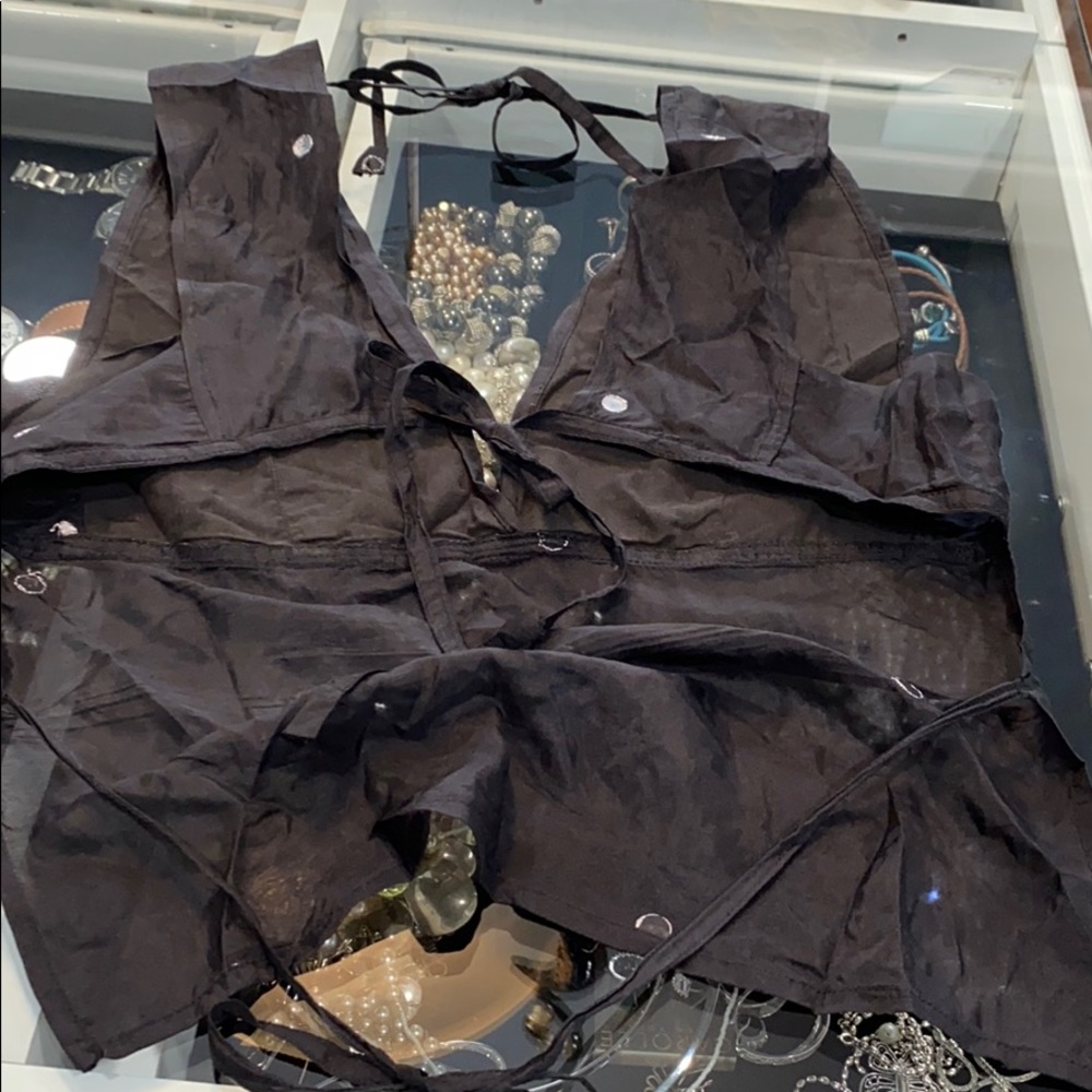 Blouse. - Picture 2 of 3